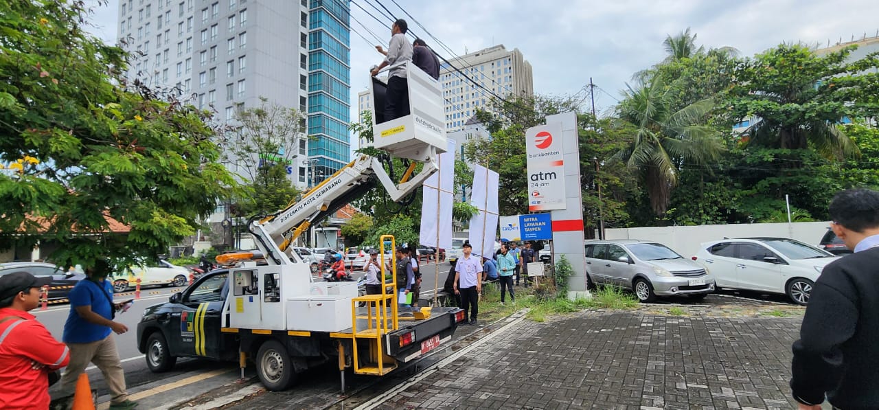 Diskominfo Kota Semarang Lakukan Survei dan Identifikasi Kepemilikan Kabel dan Tiang Telekomunikasi di Ruas Jalan Ahmad Yani